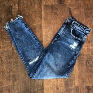 AE HIGH RISE MOM JEANS